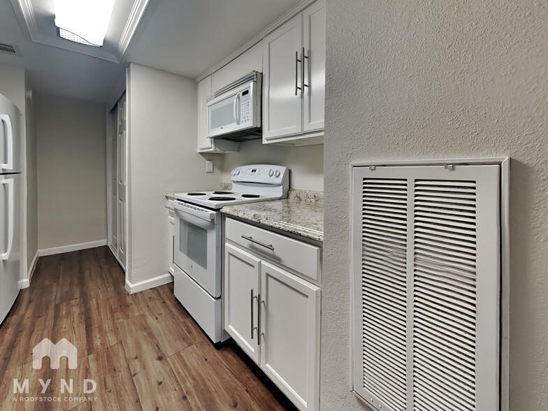 Building Photo - 5632 Birchmont Dr