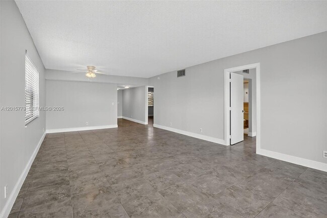 Building Photo - 3050 NE 16th Ave