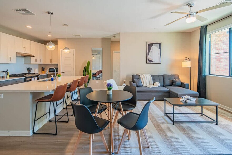 Building Photo - 777 E Stella Ln