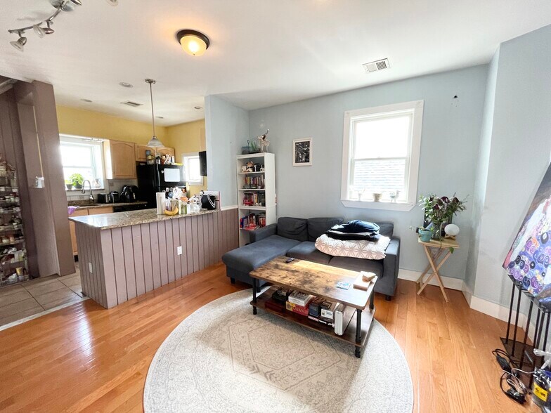 Building Photo - 44 Ward St