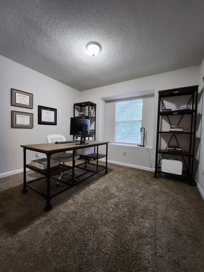 Building Photo - Charming 3 bedroom house near buck lake fo...