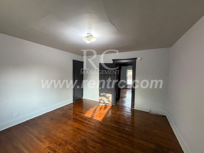 Building Photo - 1602-2 Main-