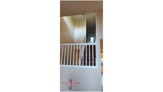 Building Photo - 2 bedroom townhome condo with AMAZING view...