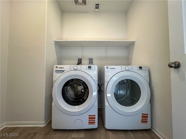 Building Photo - 6053 Swift Lariat St