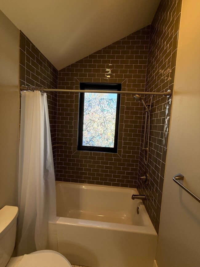 Building Photo - 425 S Yellowstone St