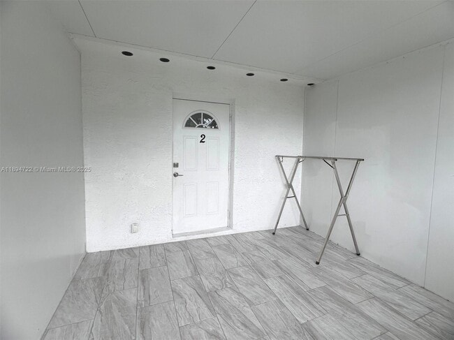 Primary Photo - 5850 Sheridan St