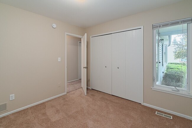 Building Photo - 2630 Glenbrook Ct