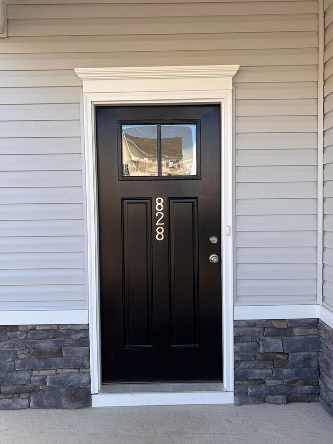 Building Photo - 828 Justify Lp