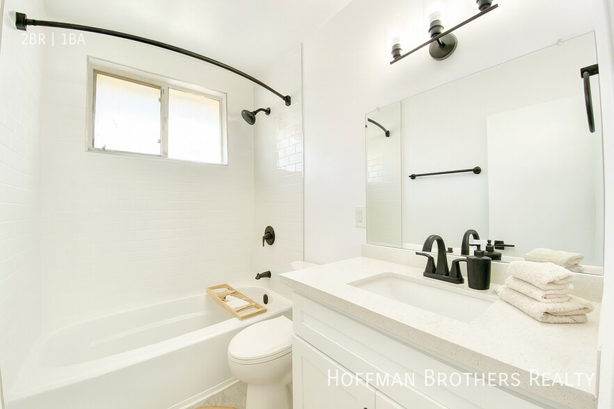 Building Photo - 121 S Carondelet St