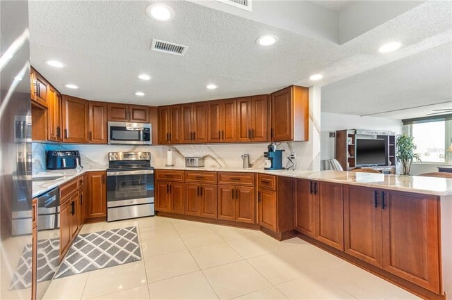 Building Photo - 736 Island Way