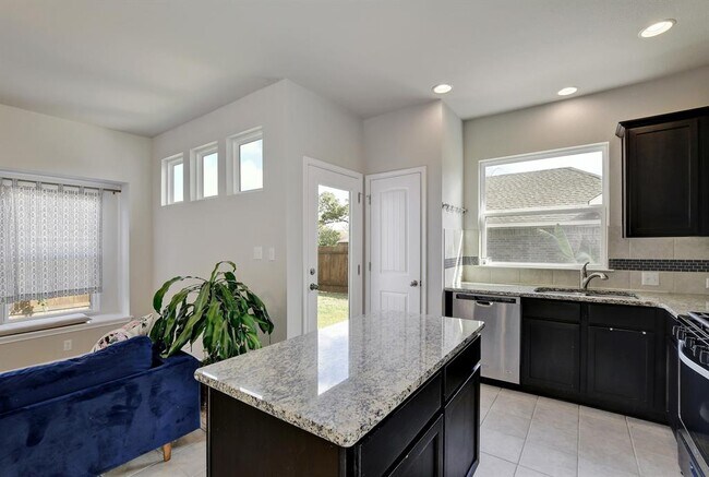 Building Photo - 518 Stonewood Ln