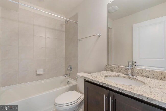 Building Photo - 463 Tiller St