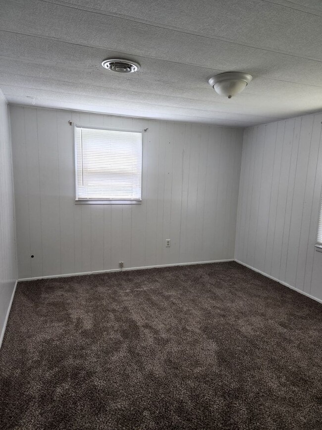 Building Photo - 709 Lee Rd