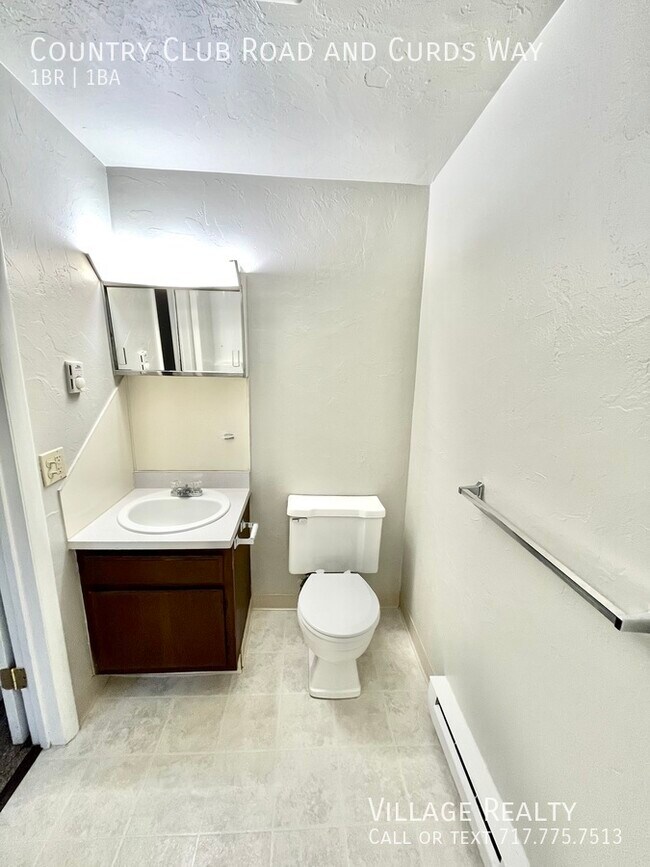 Building Photo - 613 Country Club Rd