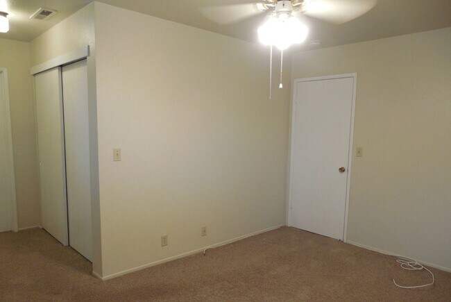 Building Photo - 2842 Jolyn Way