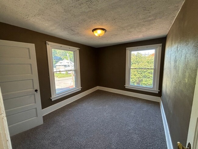 Building Photo - Newly Renovated 3 Bedroom on Park Avenue