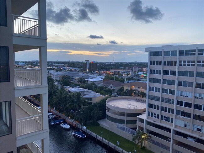 Building Photo - 3100 NE 48th St