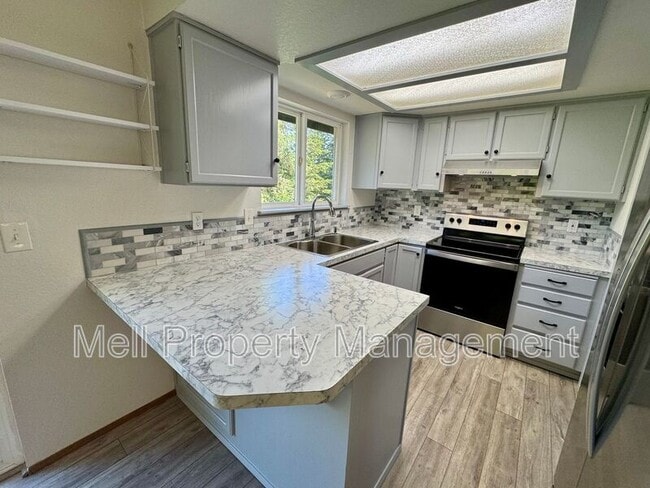 Building Photo - 71 E Rainbow Dr