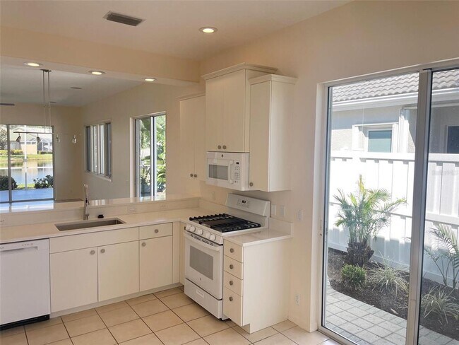 Building Photo - 8515 53rd Pl E