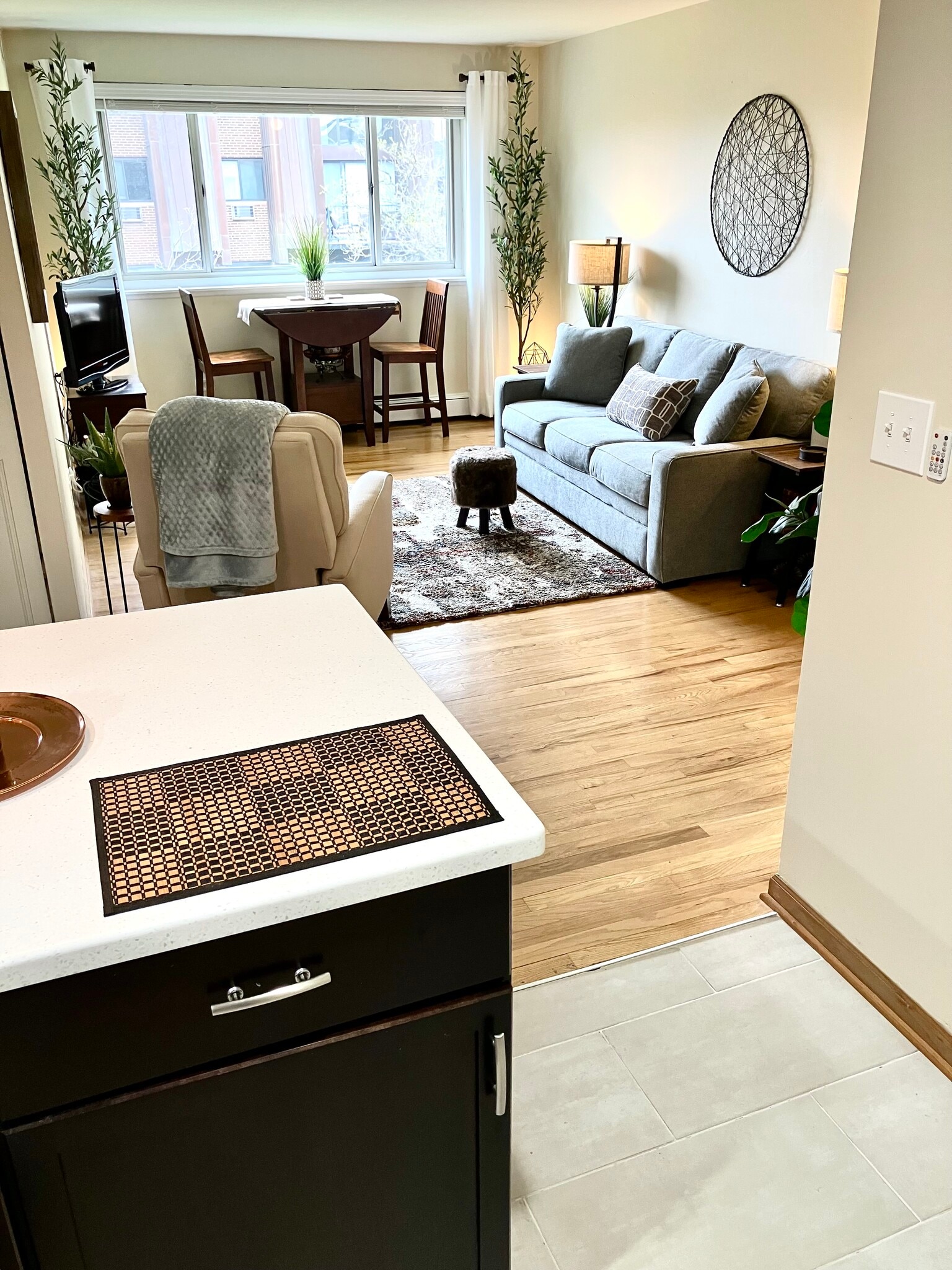 Building Photo - 515 W Wrightwood Ave