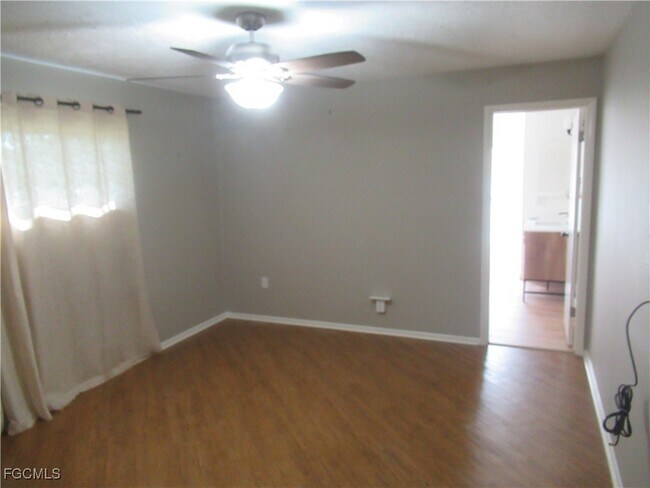 Building Photo - 127 SE 42nd St