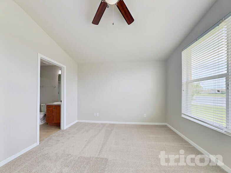 Building Photo - 5010 98th Ave E