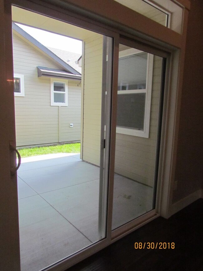 Building Photo - Beautiful 3 bed 2 bath in the popular Paramount community