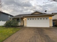 Building Photo - Well Maintained 3 Bedroom 2 Bath Home in N...