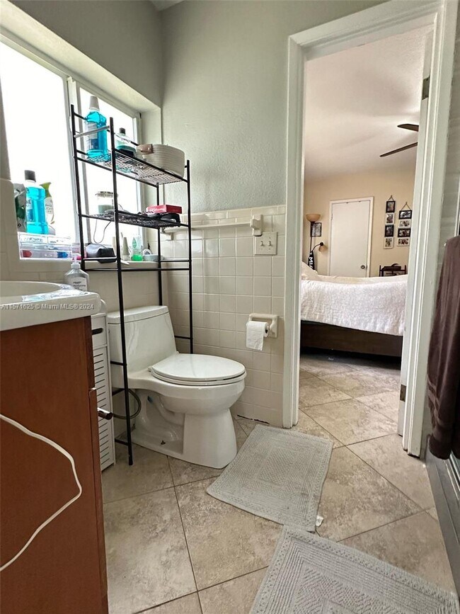 Building Photo - 1753 NE 18th St