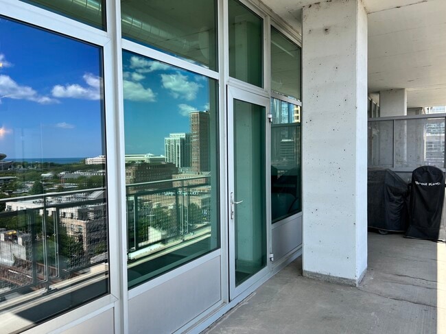 Building Photo - 50 E 16th St