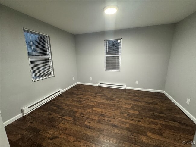 Building Photo - 121 E Main St