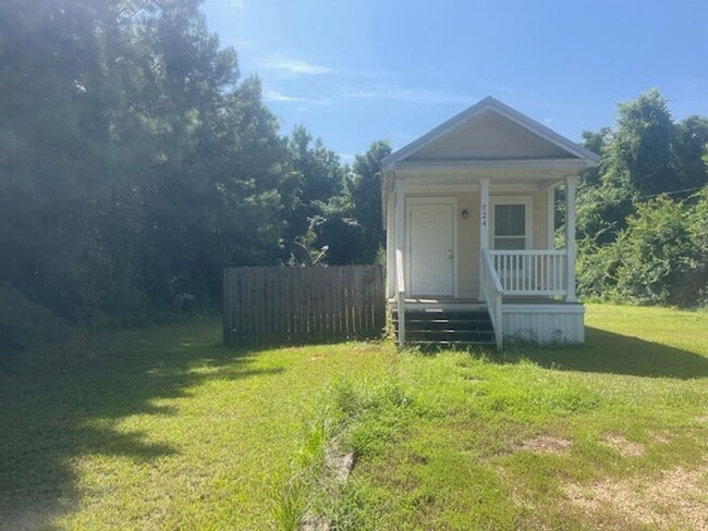 Primary Photo - Adorable cottage
