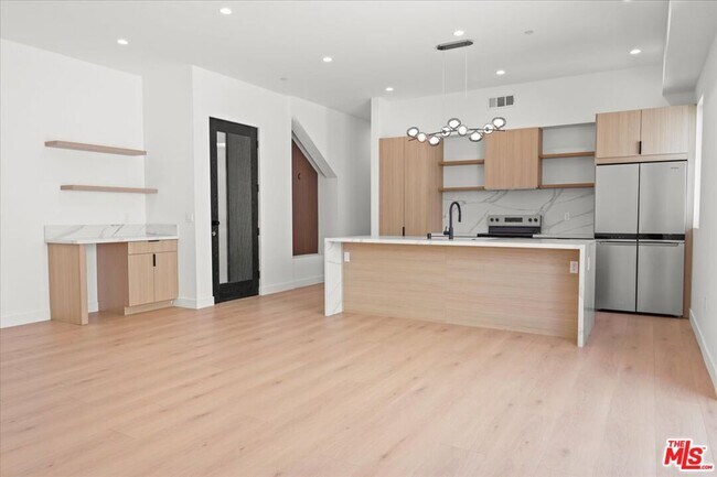Building Photo - 5214 Satsuma Ave