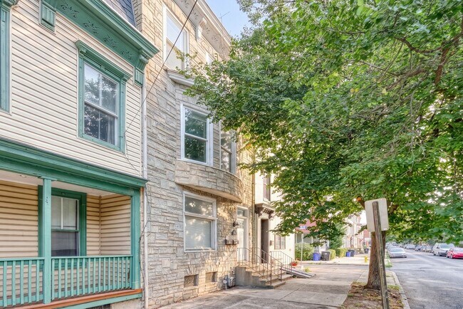 Building Photo - 216 Peffer St