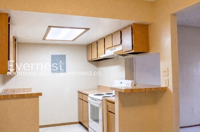 Building Photo - Affordable 2 Bedroom at Knollwood Condominiums Near Buckley!