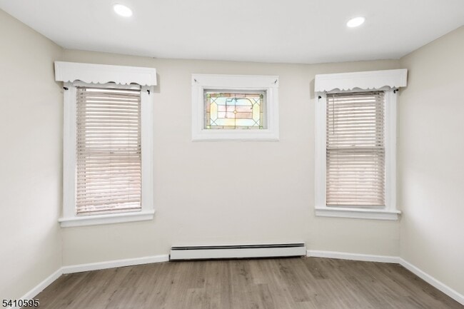 Building Photo - 335 Boulevard