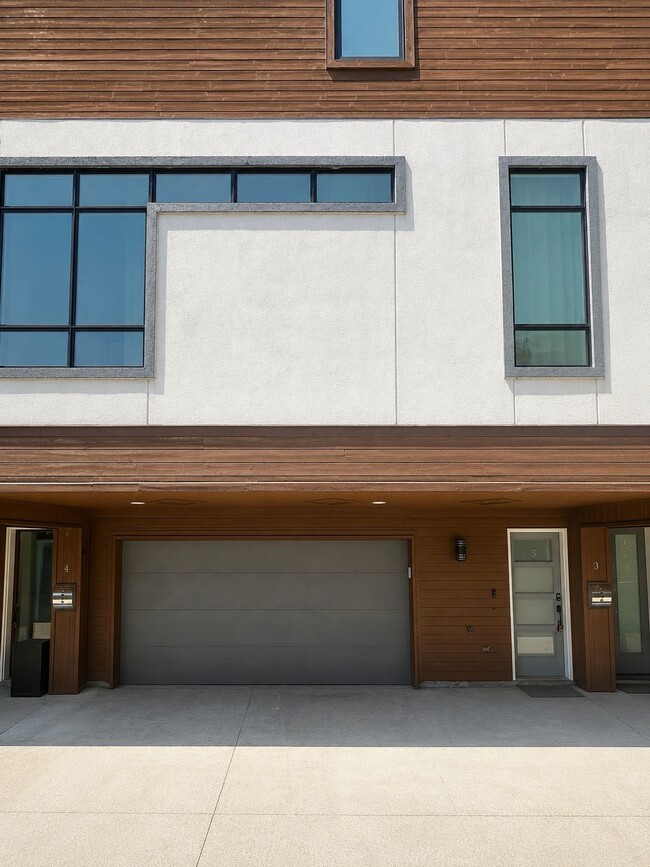 Building Photo - 4406 Munger Ave