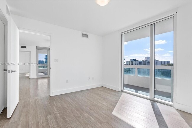 Building Photo - 1025 92nd St