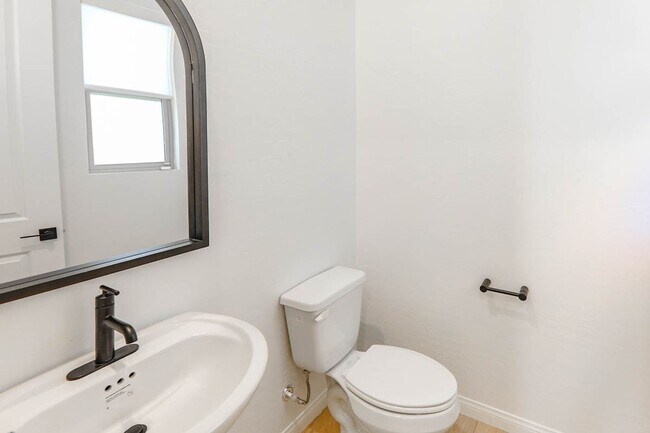 Building Photo - 3 Bedroom West Summerlin Beauty