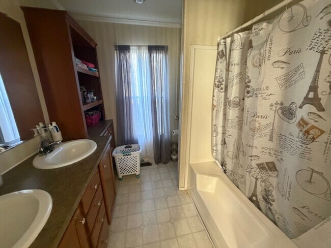 Building Photo - NEW RENTAL LISTING - NO HUD NO SECTION 8