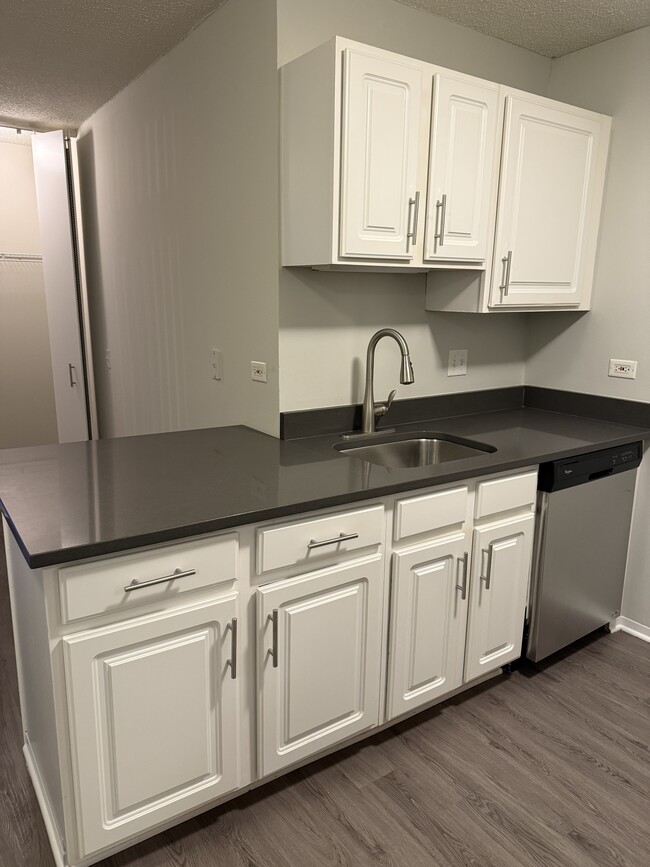 Building Photo - 544 N State St