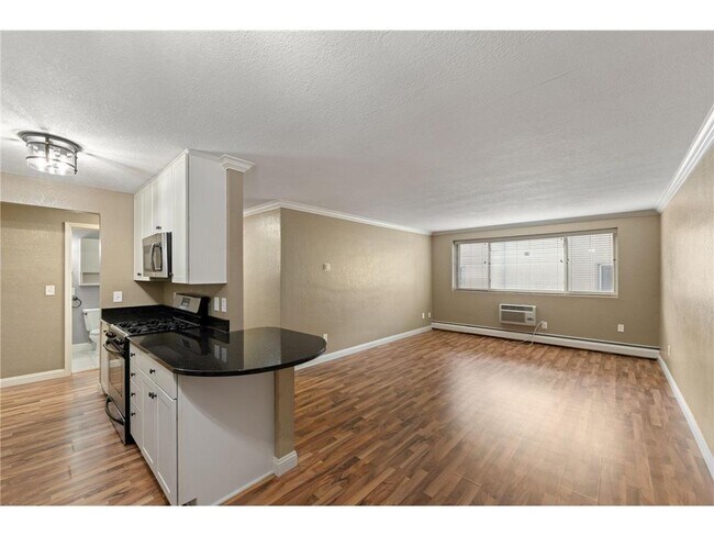 Primary Photo - 3120 Hennepin Ave
