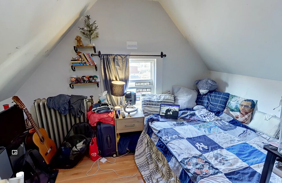 Building Photo - 18 Greylock Rd