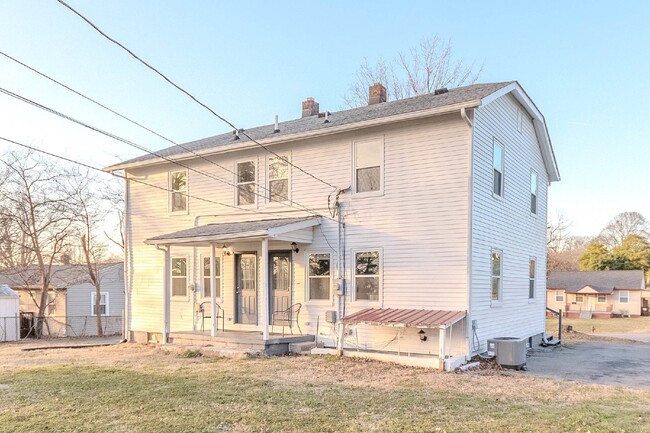 Building Photo - Renovated 3 bed 1 bath in Old Hickory Vill...