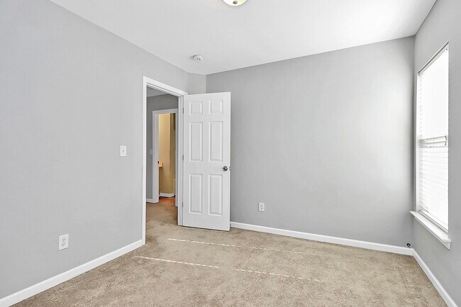 Building Photo - 5750 Laborde Ave