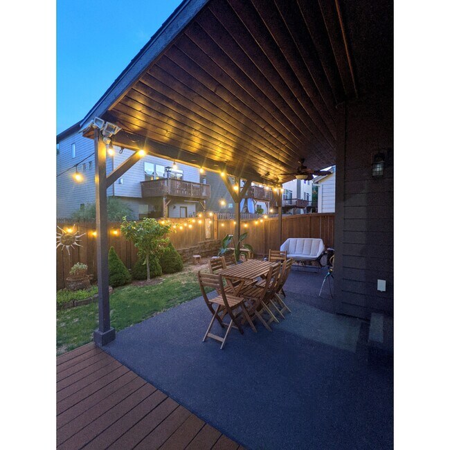 Building Photo - 730 SW 207th Pl