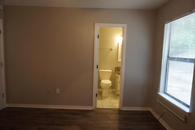 Building Photo - 129 Oak Terrace Dr