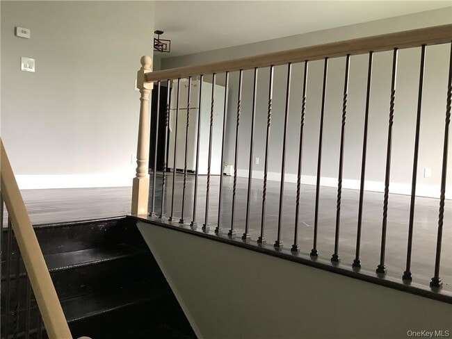 Building Photo - 19 Mountain View Dr