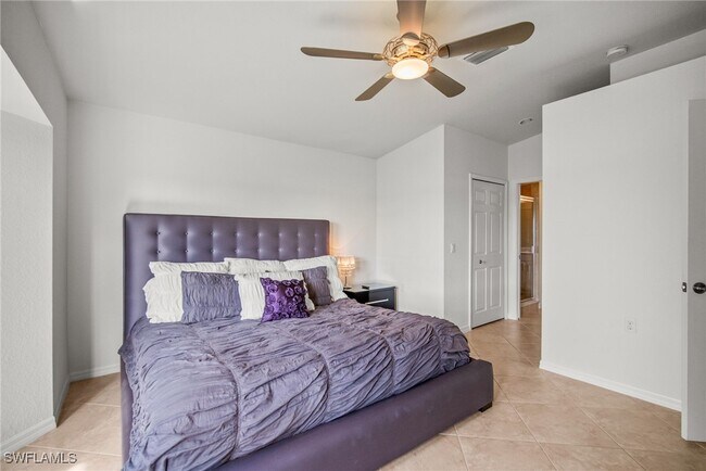 Building Photo - 10020 Siesta Bay Dr