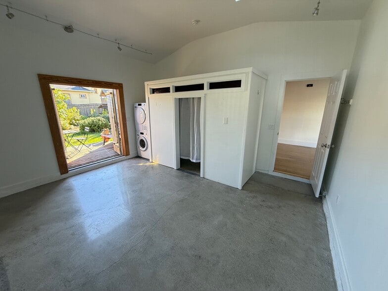 Building Photo - 1258 67th St